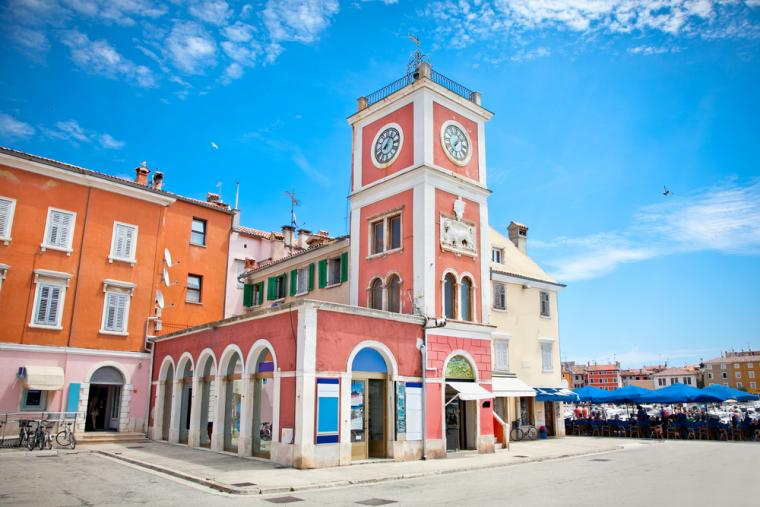 Wieża zegarowa w Porec - zobacz podczas wakacji