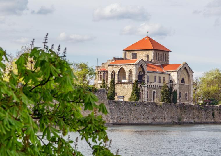 Jezioro Tata na wakacje