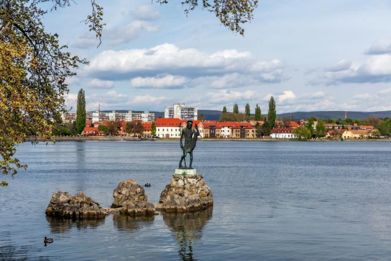 Jezioro Tata na wakacje