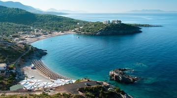 Piękne piaszyczte plaże na wakacje w Albanii